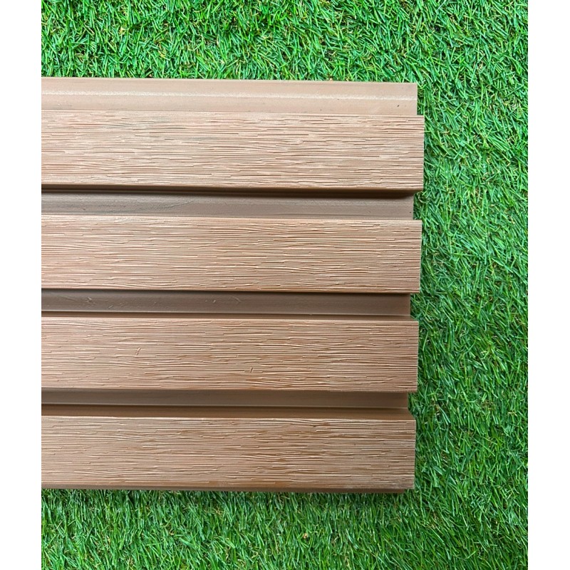 Lama revestimiento pared exterior tipo madera (220 x 22 x 2,60cm)